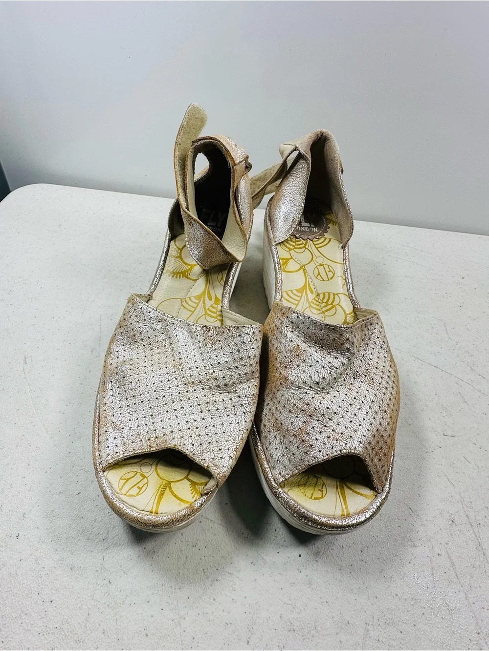 Fly London Pearl Metallic Ankle Strap Wedge Sandal Perforated Leather 39-8-8,5